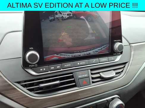 Used 2024 Nissan Altima 2.5 SV FWD image 19