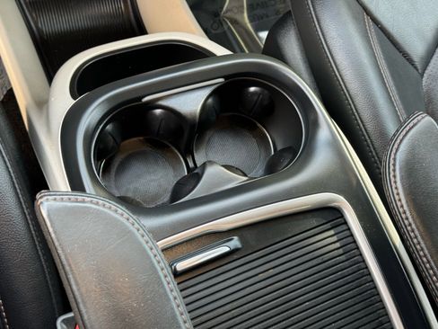 Used 2017 Chrysler Pacifica Touring-L Plus image 32