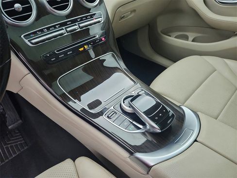 Used 2017 Mercedes-Benz GLC 300 4MATIC image 16
