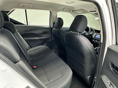 Used 2022 Nissan Kicks S FWD image 13