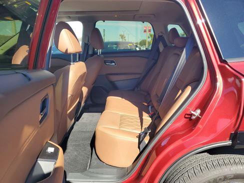 Certified 2025 Nissan Rogue Platinum w/ Tech Package image 11