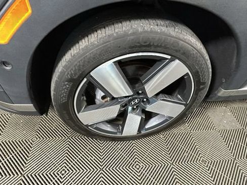 Used 2024 Hyundai Santa Fe Limited FWD image 9