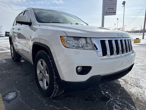 Used 2011 Jeep Grand Cherokee Laredo image 2