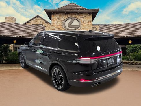 Used 2020 Lincoln Aviator Reserve w/ Equipment Group 202A AWD/4WD image 2