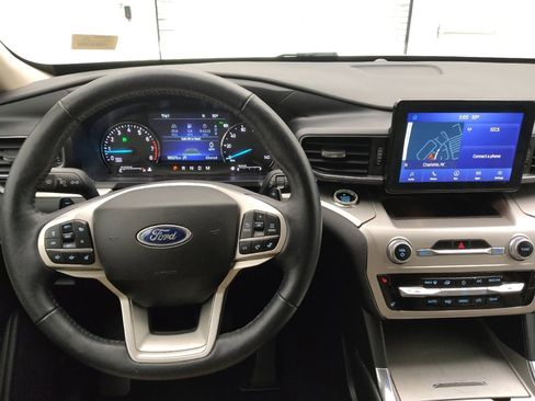 Used 2021 Ford Explorer XLT w/ Equipment Group 202A RWD image 22