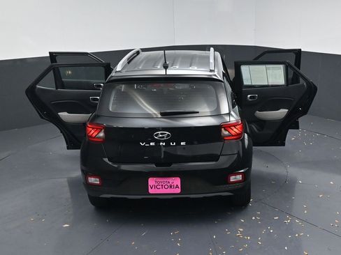 Used 2025 Hyundai Venue SEL image 24