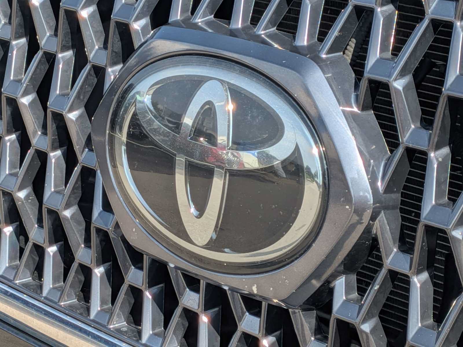 Used 2019 Toyota Tacoma TRD Sport AWD/4WD image 12