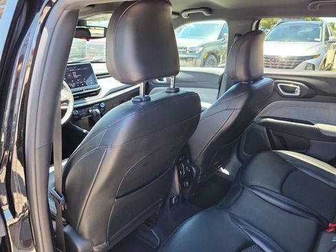Used 2024 Jeep Compass Latitude AWD/4WD image 7