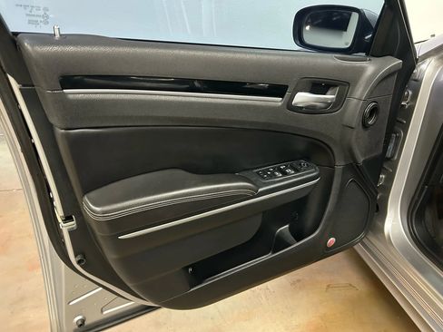 Used 2018 Chrysler 300 S w/ 300S Premium Group image 7