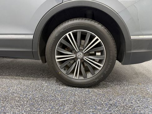 Used 2018 Volkswagen Tiguan SEL FWD image 12