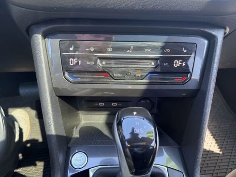 Used 2022 Volkswagen Tiguan SE AWD/4WD image 18