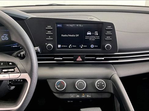 Certified 2024 Hyundai Elantra SE FWD image 6