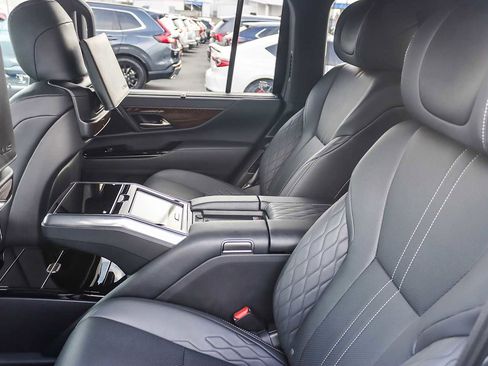 Used 2023 Lexus LX 600 4WD w/ Ultra Luxury Package image 17