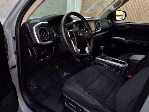 Certified 2021 Toyota Tacoma SR5 w/ Trail Edition AWD/4WD image 17