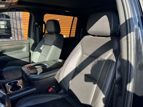 Used 2023 Chevrolet Suburban Z71 w/ Luxury Package image 9