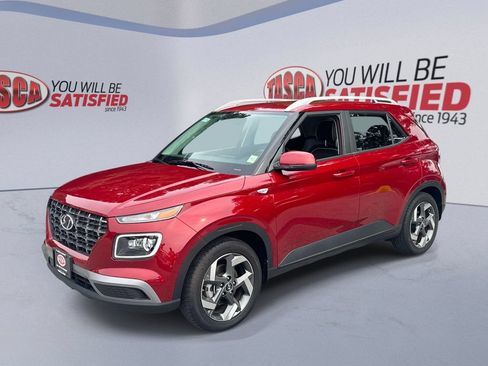 Certified 2024 Hyundai Venue Limited FWD image 3