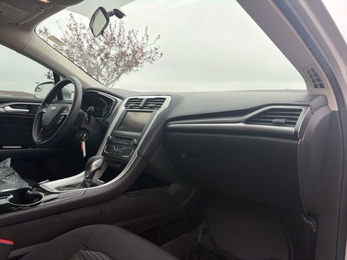 Used 2016 Ford Fusion SE image 25