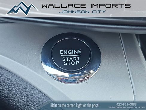 Used 2023 Ford Explorer XLT image 32