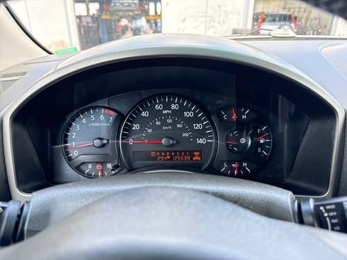 Used 2005 Nissan Titan SE AWD/4WD image 12