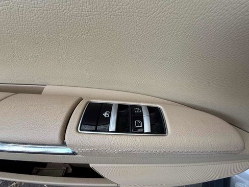 Used 2012 Mercedes-Benz S 550 4MATIC Sedan image 29