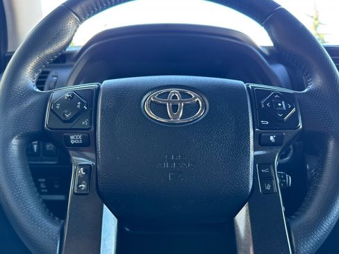 Certified 2022 Toyota 4Runner TRD Off-Road image 29