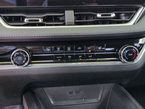 New 2026 Chevrolet Equinox LT w/ Safety and Technology Package image 18