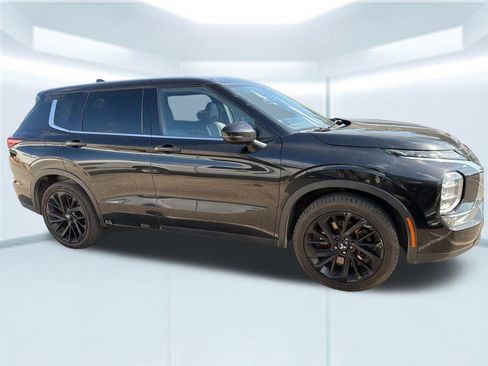 Used 2022 Mitsubishi Outlander SE image 10