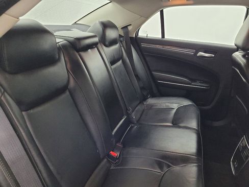 Used 2017 Chrysler 300 Limited image 19