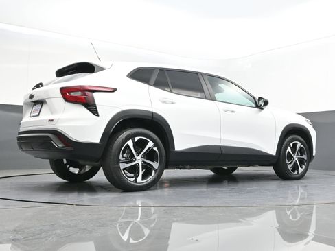 Certified 2024 Chevrolet Trax RS w/ Driver Confidence Package FWD image 37