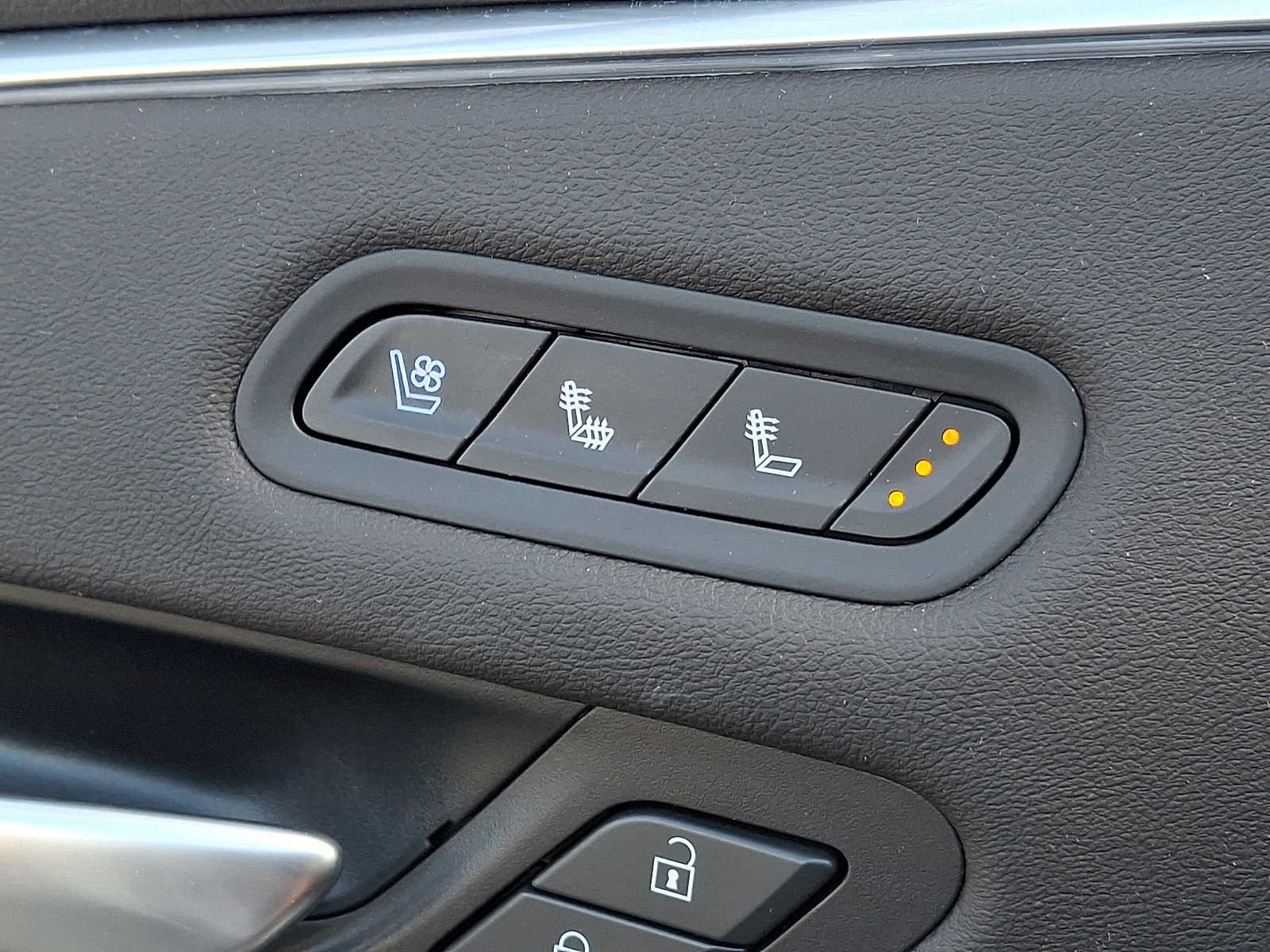 Used 2023 Cadillac Escalade Premium Luxury w/ LPO, Floor Liner Package AWD/4WD image 26