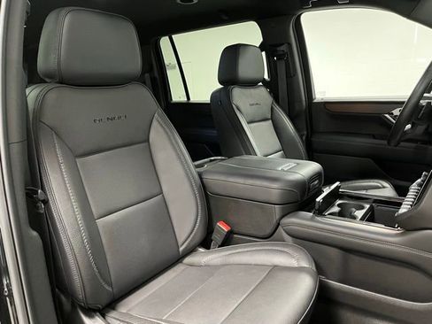 Used 2025 GMC Yukon XL Denali AWD/4WD image 57