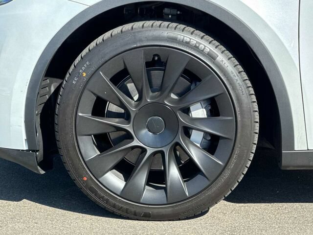 Used 2023 Tesla Model Y AWD image 33