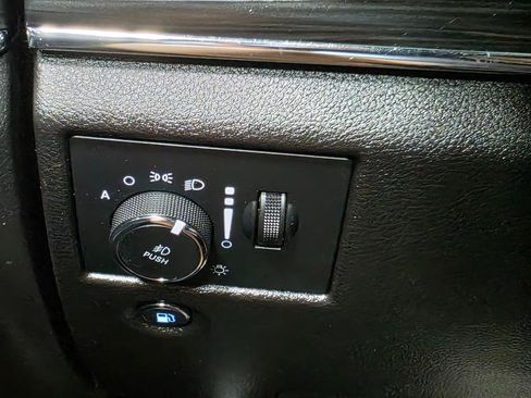 Used 2020 Jeep Grand Cherokee Limited AWD/4WD image 38