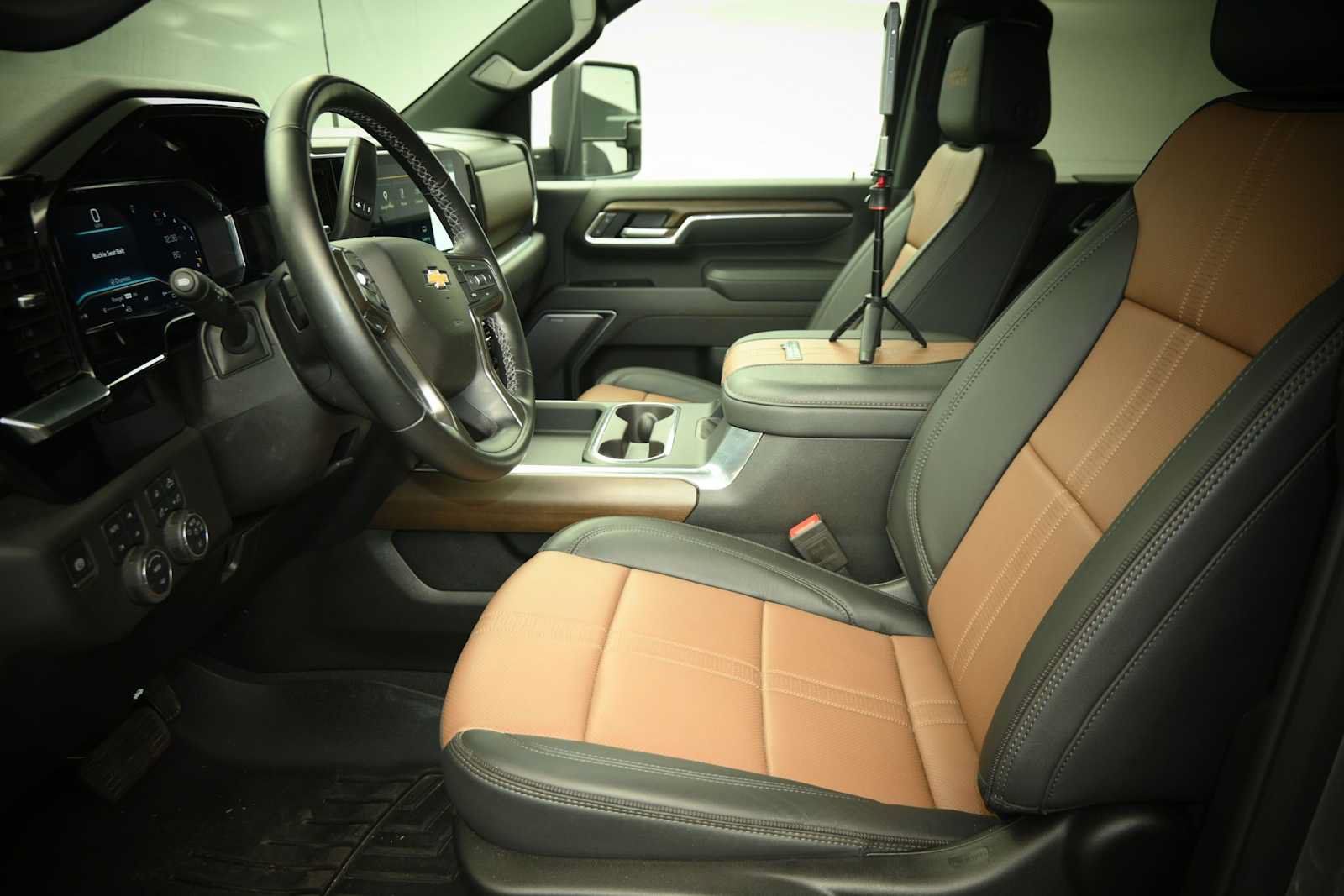 Used 2025 Chevrolet Silverado 2500 High Country w/ Z71 Off-Road Package AWD/4WD image 14