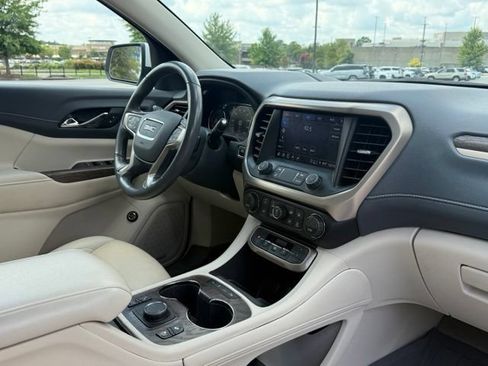 Used 2022 GMC Acadia Denali w/ Denali Ultimate Package FWD image 9