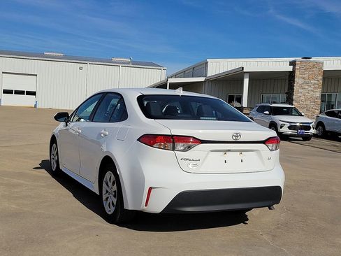 Used 2025 Toyota Corolla LE image 4