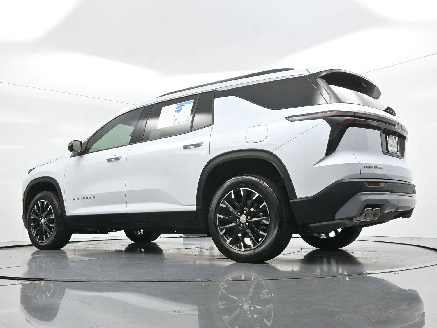 Used 2026 Chevrolet Traverse LT w/ Sun and Wheel Package FWD image 53