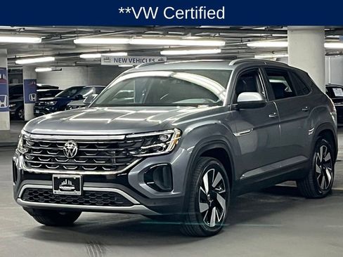 Certified 2025 Volkswagen Atlas Cross Sport SE w/ Panoramic Sunroof Package AWD/4WD image 3