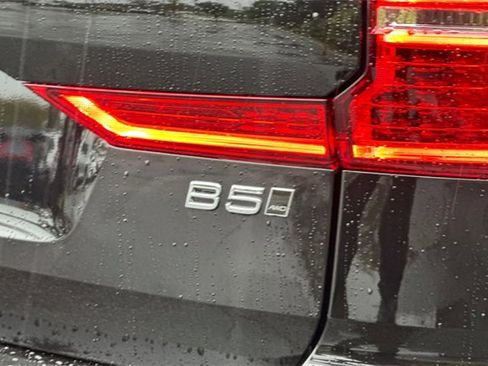 Used 2025 Volvo XC60 B5 Plus image 34