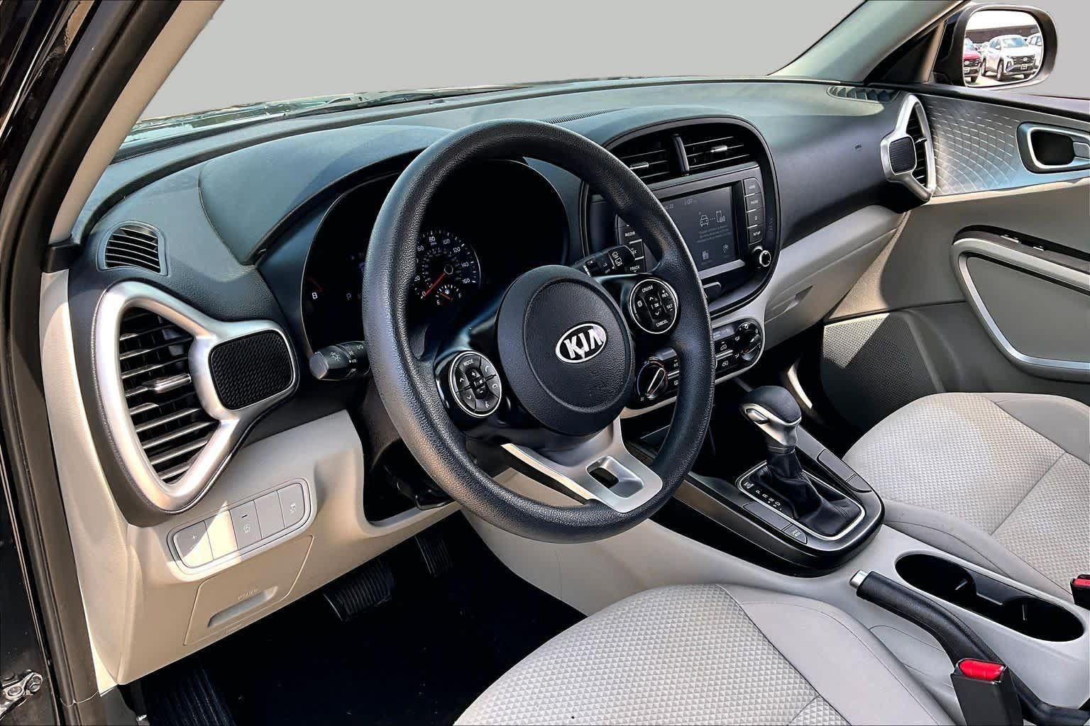 Used 2020 Kia Soul LX FWD image 18