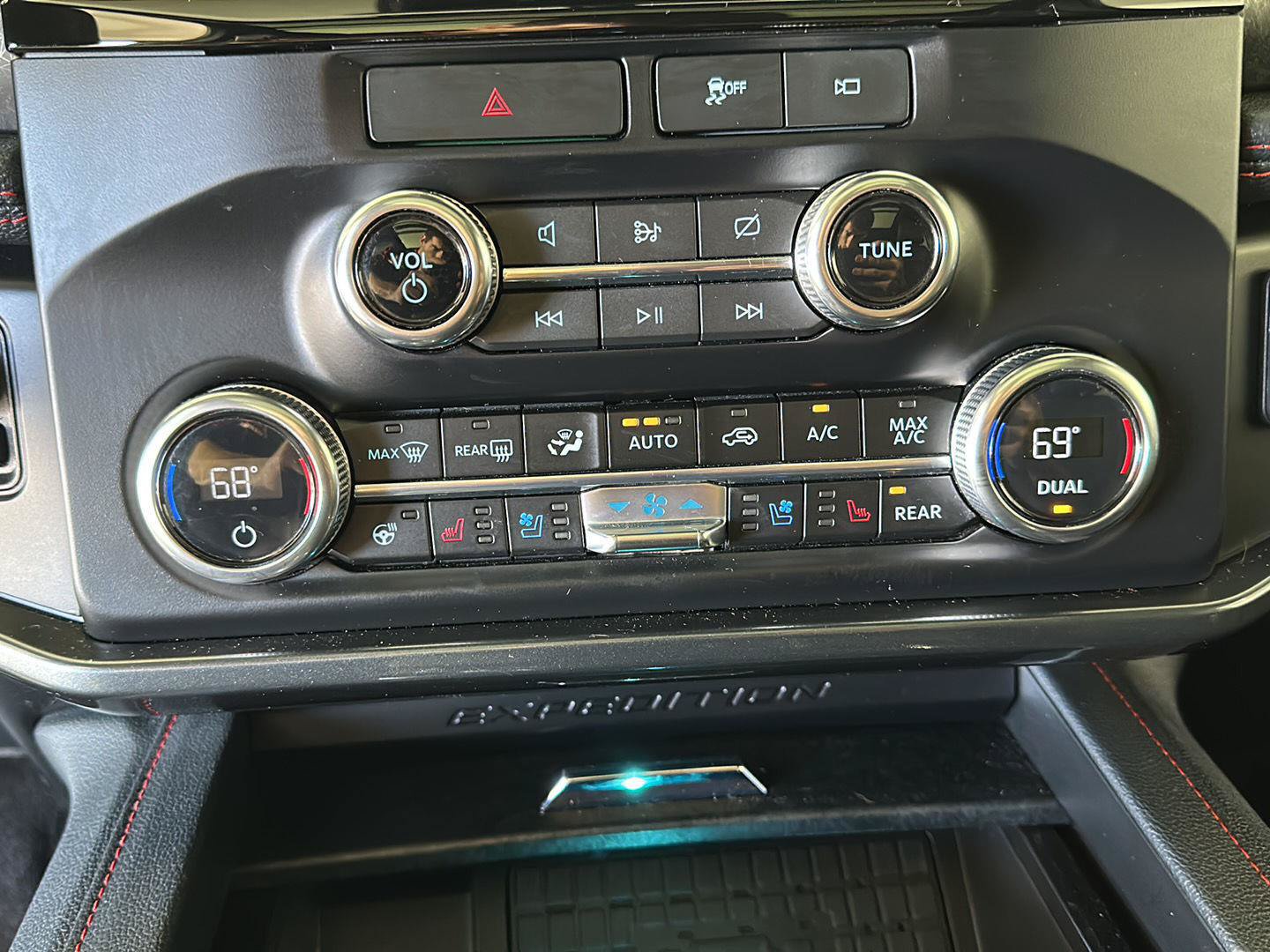 Used 2023 Ford Expedition Limited AWD/4WD image 19