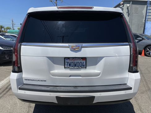 Used 2016 Cadillac Escalade Luxury RWD image 10