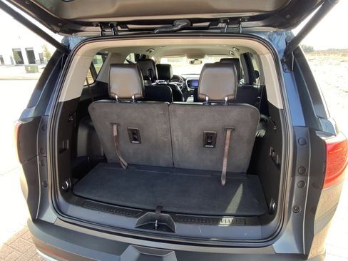 Used 2019 GMC Acadia SLT image 16