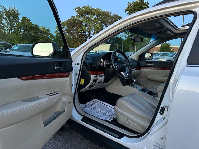 Used 2010 Subaru Outback 2.5i Limited AWD/4WD image 11