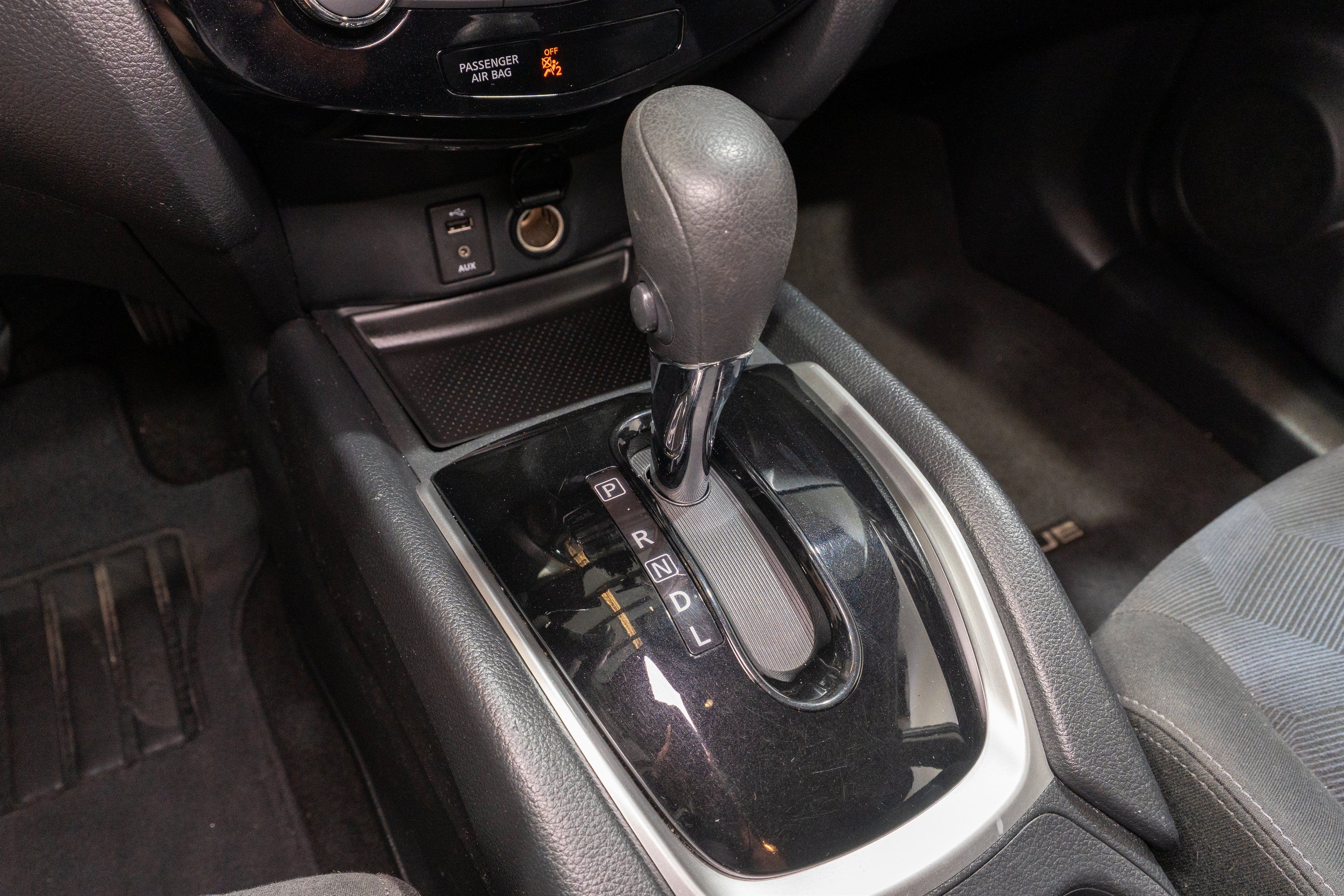 Used 2016 Nissan Rogue SV AWD/4WD image 18