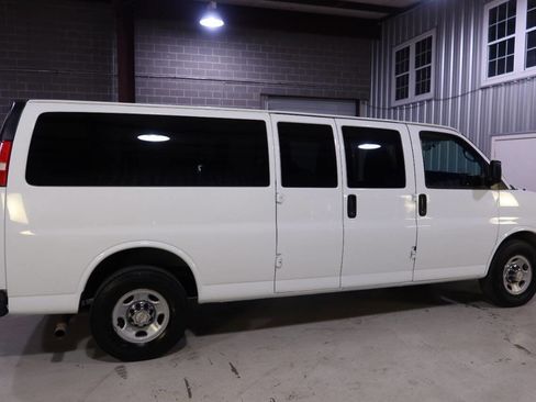 Used 2015 Chevrolet Express 3500 LT w/ LT Preferred Equipment Group image 5