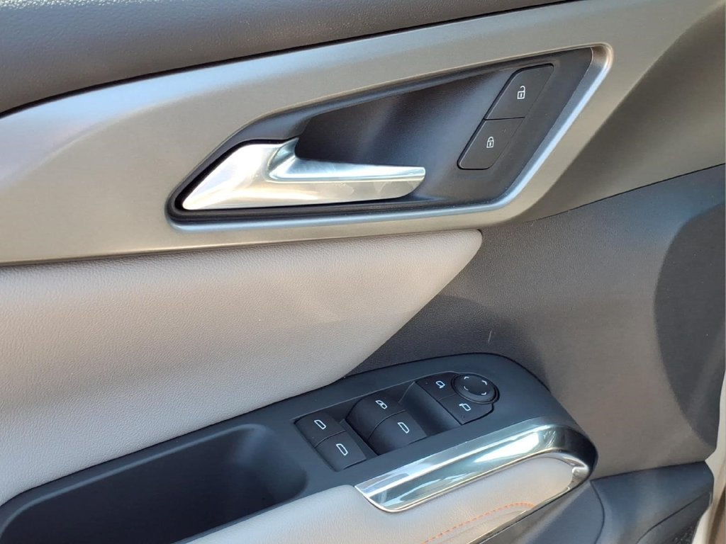 Certified 2025 Chevrolet Traverse LT FWD image 14