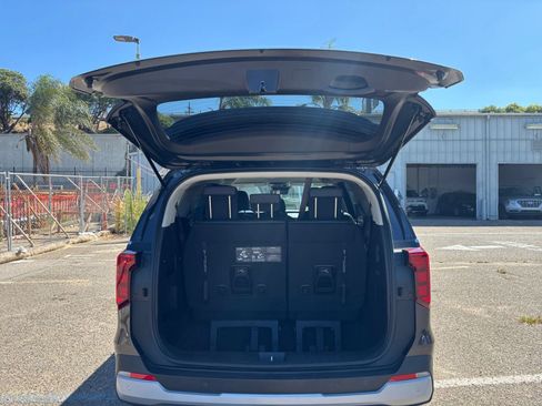 Used 2026 Kia Carnival FWD image 34