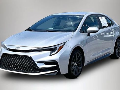 Used 2025 Toyota Corolla SE FWD image 2