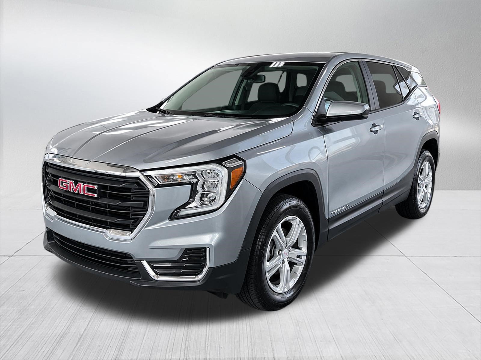 Used 2024 GMC Terrain SLE AWD/4WD image 1